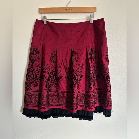 Red Black Velvet Embroidered Skirt Size 14 - Picture 1 of 8